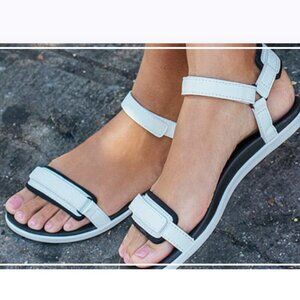 OluKai Luana Sandal Ankle Strap Open Toe Comfy Padded Shoes White Black Size 8